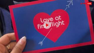 इसे कहते हैं 'लव एट फर्स्ट फ्लाइट'... प्लेन में सवार लड़की ने ब्वॉयफ्रेंड को किया प्रपोज, वीडियो हुआ वायरल