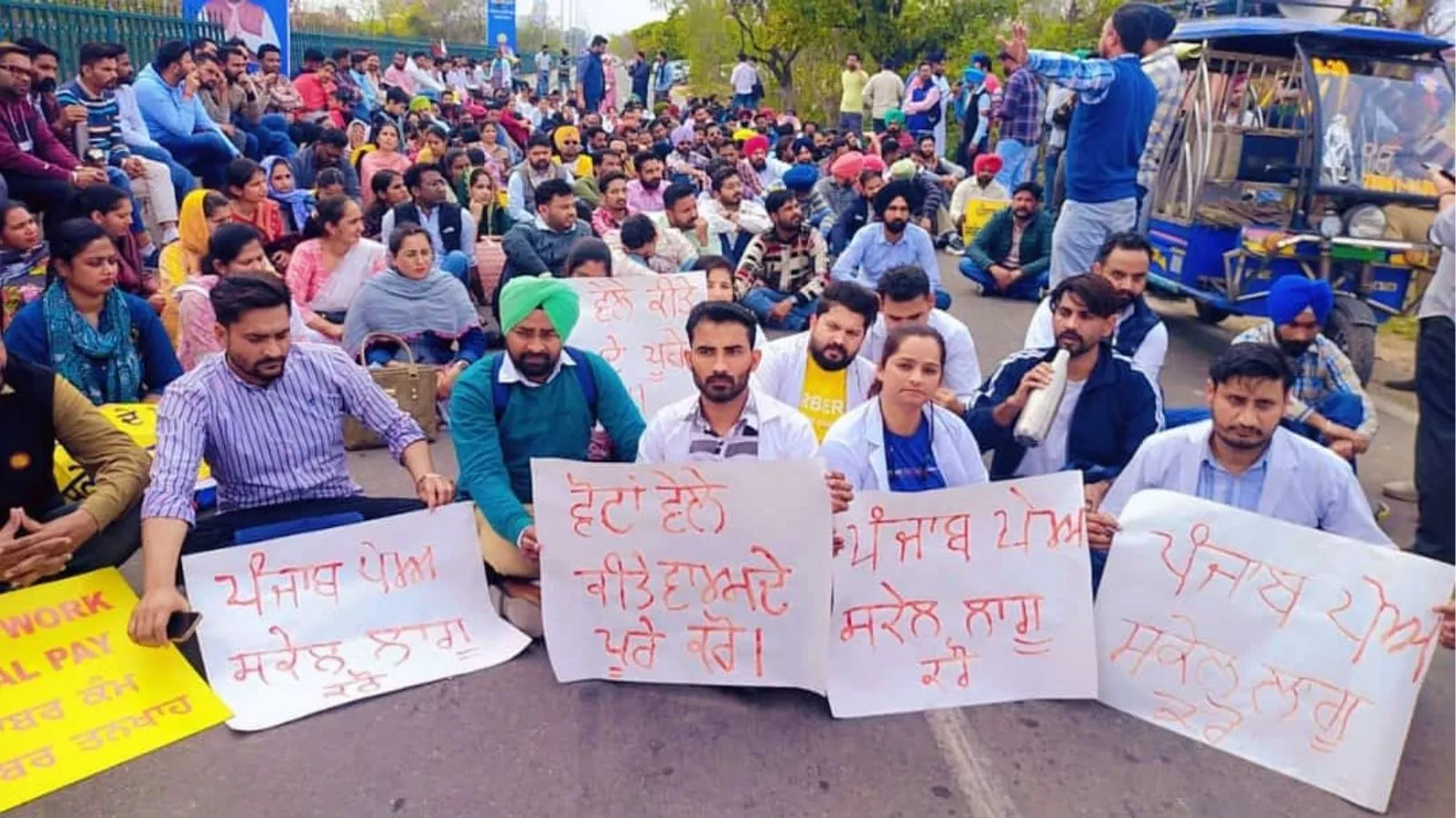 Government teachers deployed for protests in Sangrur, 7 duty magistrates appointed CM Mann ਦੀ ਸੰਗਰੂਰ ਕੋਠੀ ਬਾਹਰ ਲੱਗਣ ਵਾਲੇ ਧਰਨਿਆਂ 'ਚ ਮਾਸਟਰਾਂ ਦੀ ਲਗਾਈ ਡਿਊਟੀ, ਕਾਨੂੰਨ ਵਿਵਸਥਾ ਕਰਨਗੇ ਕਾਇਮ ਤੇ ਪ੍ਰਦਰਸ਼ਨਕਾਰੀਆਂ 'ਤੇ ਰੱਖਣਗੇ ਨਜ਼ਰ