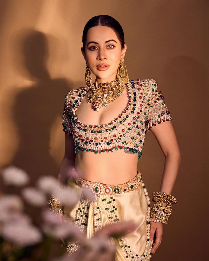 अखेर त्या चार बहिणी आणि भावाने घर सोडण्याचा निर्णय घेतला. वय अवघे १७ वर्षे. लखनऊ सोडले आणि दिल्लीला आले. आता नवीन जीवन जुन्यापेक्षा जास्त कठीण होते.