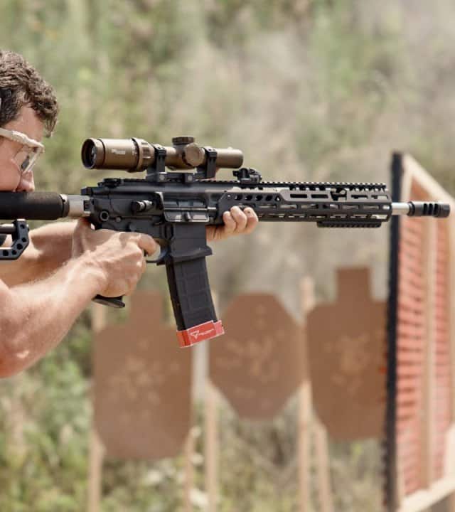 भारत ने सिग सॅार कंपनी को 73 हजार Sig Sauer-716 असॉल्ट राइफल का ऑर्डर दिया है.