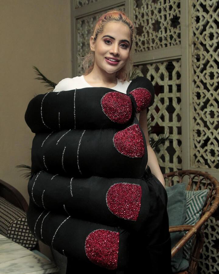 कारण याआधी कोणीही असे काही केले नव्हते. परंपरावादी कुटुंबात जन्मलेल्या या मुलीला तीन बहिणी आणि एक भाऊ आहे.