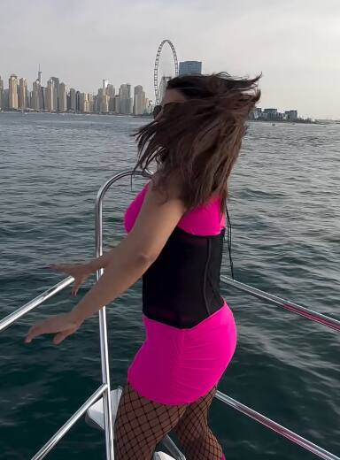 इस अदाकारा ने मुश्किल दिन तो झेले लेकिन जब उन्होंने एक्टिंग की दुनिया में एंट्री ली, तो वो हिंदी से लेकर कन्नड़, मराठी, उड़िया, तेलुगु और तमिल फिल्मों तक में नजर आईं. वो मॉडल भी बनीं और डांसर के तौर पर भी रिएलिटी शो का हिस्सा रहीं.