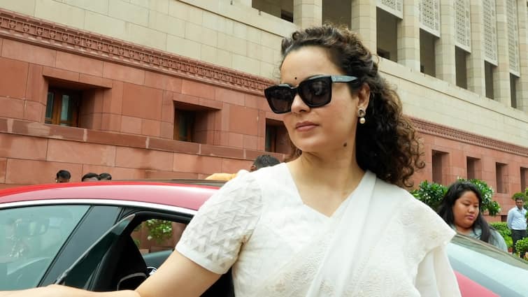 Kangana Ranaut news: SGPC sends legal notice over Emergency film | मुश्किल में कंगना रनौत! SGPC का नोटिस, HC में याचिका, हिमाचल सरकार ने भी उठाया कड़ा कदम