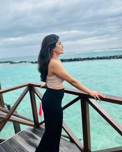 Amritha Aiyer Photos : மாலத்தீவில் விடுமுறையை கொண்டாடும் பிகில் பட நடிகை!