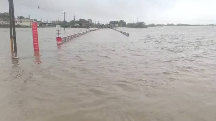 लालपुर पंथक में भारी बारिश हुई। भारी बारिश के कारण चार थंभाला क्षेत्र, गायत्री सोसायटी, सब्जी मार्केट चौक, जामनगर रोड समेत कई इलाकों में पानी भर गया.