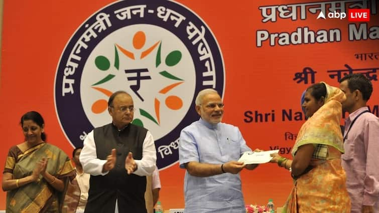 Jan Dhan Yojana 10th anniversary today Nirmala Sitharaman says that 3 crore new accounts will be open this year Jan Dhan Yojana: 10 साल में 53 करोड़ से ज्यादा खुले अकाउंट, कुल जमा 2 लाख करोड़ रुपये के पार