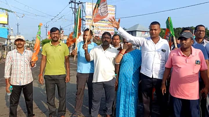 মালদার ইংরেজবাজারেও বিজেপির বনধ ঘিরে উত্তেজনা। বিজেপির কর্মী সমর্থকদের সরাল রাস্তা থেকে সরাল পুুলিশ।