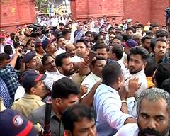 निलेश आणि नारायण राणेंकडून पाहणी, त्याचवेळी आदित्य ठाकरे पोहोचले,  सिंधुदुर्गातील राजकोट किल्ल्याजवळ राडा