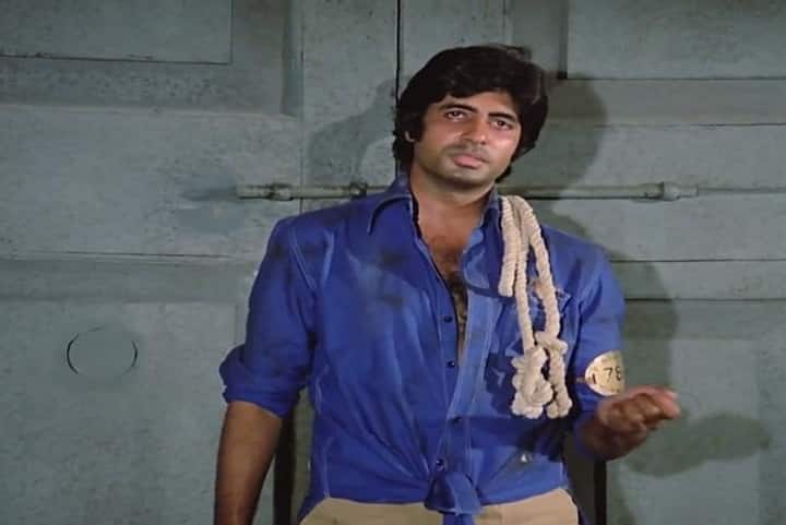 ‘दीवार’ 1.30 करोड़ रुपये के कथित बजट में बनी थी और इस फिल्म ने दुनिया भर में 7.50 करोड़ रुपये की कमाई की थी.