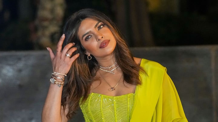 Priyanka Chopra on her Habit: তবে সদ্য, ছবির সেটে নিজের একটি অভ্যাসের কথা জানিয়েছেন প্রিয়ঙ্কা চোপড়া। শুধু তাই নয়, প্রিয়ঙ্কা যে এই অভ্যাস নিয়ে কতটা গর্বিত, সেটাও তিনি জানিয়েছেন।