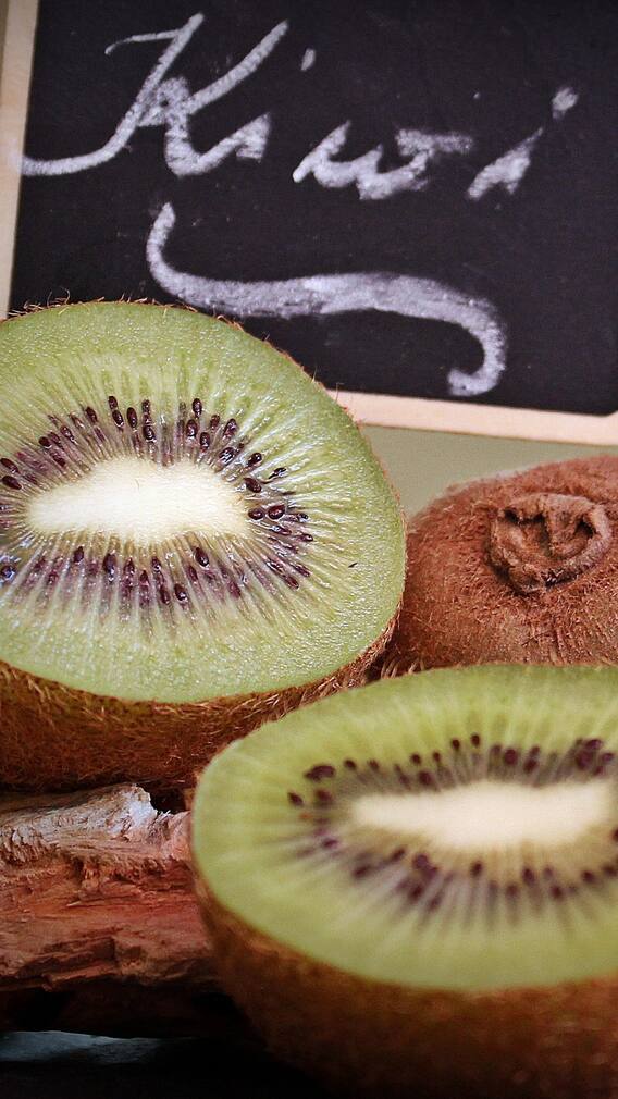 9 Incredible Health Benefits Of Kiwi