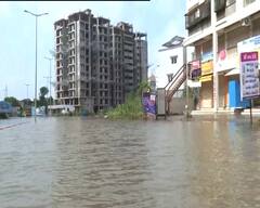 વડોદરા શહેર હજુ પણ જળમગ્ન, સેનાની ટીમે સંભાળ્યો મોરચો, હેલિકોપ્ટરથી પહોંચાડાયા ફૂડ પેકેટ