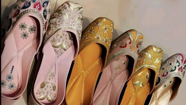 8. Handcrafted Mojris and Kolhapuris: Accessorise your attire with handcrafted mojris or Kolhapuri chappals that can give an ethnic look to your attire. Opt for pieces in bold and bright tones and/or complex geometries in lines, shapes, or materials to stay in the spirit of celebration.  (Image source: Pinterest/ TrendiQ)