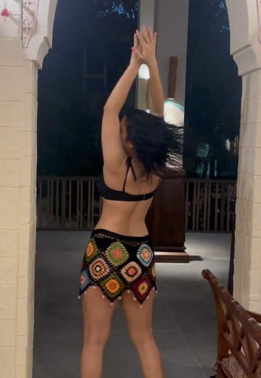 ਦਰਅਸਲ, ਹਾਲ ਹੀ ਵਿੱਚ ਗਾਇਕਾ ਨੇ ਆਪਣੇ ਸੋਸ਼ਲ ਮੀਡੀਆ ਹੈਂਡਲ ਉੱਪਰ ਬੋਲਡ ਅੰਦਾਜ਼ ਵਿੱਚ ਕਈ ਤਸਵੀਰਾਂ ਅਤੇ ਵੀਡੀਓ ਸ਼ੇਅਰ ਕੀਤੇ ਹਨ। ਜਿਨ੍ਹਾਂ ਨੇ ਹਰ ਕਿਸੇ ਦੇ ਹੋਸ਼ ਉੱਡਾ ਦਿੱਤੇ ਹਨ। ਤੁਸੀ ਵੀ ਵੇਖੋ ਜੈਸਮੀਨ ਵੱਲੋਂ ਸ਼ੇਅਰ ਕੀਤੀ ਗਈ ਇਹ ਪੋਸਟ... ਦੱਸ ਦੇਈਏ ਕਿ ਇਹ ਤਸਵੀਰਾਂ ਥਾਈਲੈਂਡ ਦੀਆਂ ਹਨ, ਜਿਸ ਬਾਰੇ ਗਾਇਕਾ ਨੇ ਕੈਪਸ਼ਨ ਵਿੱਚ ਲਿਖਿਆ ਹੈ।