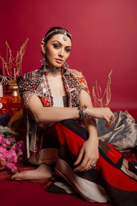 ટીવી એક્ટ્રેસ હંસિકા મોટવાણીનો રેટ્રૉ લૂક વાયરલ