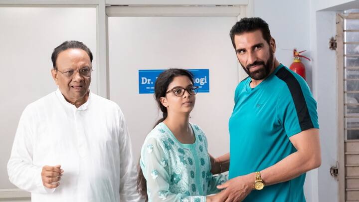 এমনই এক গল্প নিয়ে আসছেন পরিচালক শুভেন্দু রাজ ঘোষ। প্রদীপ চোপড়ার লেখা গল্প ও প্রযোজনায় তৈরি 'শেষ জীবন'।