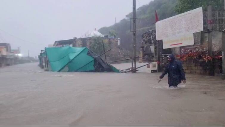 mini cyclone risk over kutch rain storm gujarat ભારે વરસાદની વચ્ચે રાજ્યના આ જિલ્લામાં વાવાઝોડાનું જોખમ, વરસાદી તોફાનની આગાહી