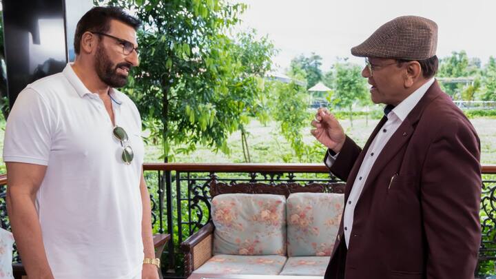 এই কঠিন সময়ে কুলদীপ ওর পাশে দাঁড়ায়। সে কাব্যকে বোঝায় যে জীবন ও মৃত্যু কোনওটাই মানুষের হাতে নয়।