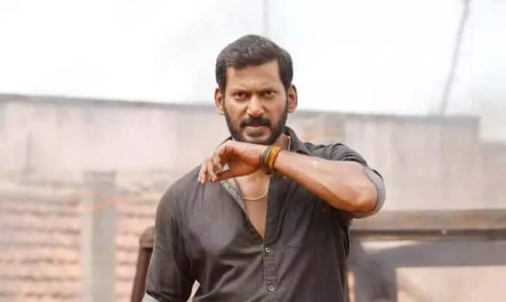 ஹரி இயக்கத்தில் வெளிவந்த பூஜை. வில்லனுக்கும் விஷால் குடும்பத்தினருக்கும் கோவில் விவகாரத்தில் மோதல் ஏற்படுகிறது. வில்லனிடம் இருந்து விஷால் எப்படி குடும்பத்தை காப்பாற்றுகிறார் என்பதே மீத கதை