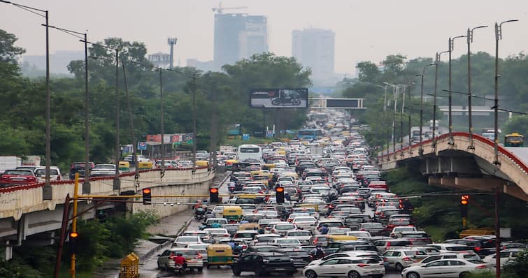 Delhi Rains: Waterlogging, Traffic Jams Across Delhi-NCR — Avoid These Roads weather live updates Noida weather, Ghaziabad weather, Gurugram weather imd weather forecast heavy rain thursday Delhi Rains: Waterlogging, Traffic Jams Across Delhi-NCR — Avoid These Roads