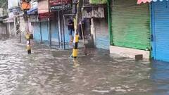 दिल्ली में भारी बारिश ने मचाया कोहराम, इन इलाकों में जलभराव से सड़कों पर लगा लंबा जाम