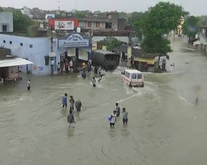 જામરાવલ ગામને 2 નદીના પાણીએ બાનમાં લીધુ છે.