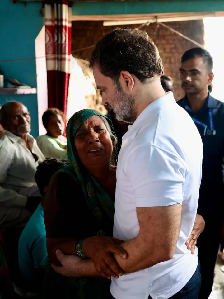 कुमार विश्वास ने दावा किया कि राहुल गांधी के भीतर ह्यूमन कोशंट ज्यादा है. वह धूर्तता से नहीं बल्कि मनुष्यता से चलते हैं.