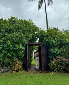 Palak Tiwari Pics: गोवा में रिवीलिंग ड्रेस पहन पानी में आग लगाती दिखीं पलक तिवारी, तस्वीरों ने मचाई इंटरनेट पर सनसनी