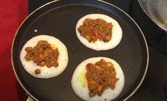 Kari Dosai : மணமணக்கும் மதுரை ஸ்பெஷல் கறி தோசை.. எப்படி செய்வது?