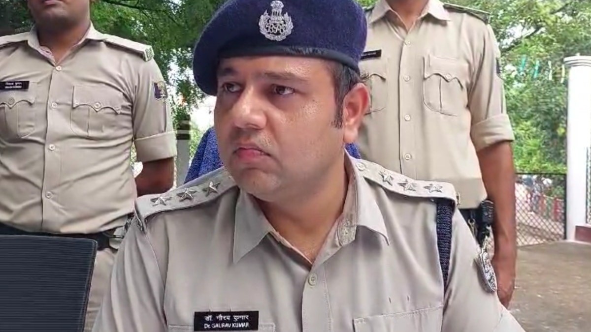 Viral Video: पटना सिटी की पुलिस वीडियो बनाने में है व्यस्त, मरीन ड्राइव पर भोजपुरी गानों पर रील्स वायरल