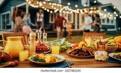 Vastu Tips : जेवताना 'या' दिशेला तोंड करुन जेवल्यास दूर होते गरीबी, धन-संपत्तीत येते बरकत; आरोग्यही राहतं उत्तम