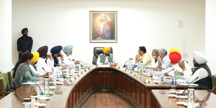 Punjab Cabinet Meeting decision read full details Punjab Cabinet Meeting: ਪੰਜਾਬ ਕੈਬਨਿਟ 'ਚ ਪੰਚਾਇਤਾਂ ਚੋਣਾਂ, ਨਵੀਆਂ ਨੌਕਰੀਆਂ ਸਮੇਤ ਇਨ੍ਹਾਂ ਫ਼ੈਸਲਿਆਂ 'ਤੇ ਲੱਗੀ ਮੋਹਰ, ਪੜ੍ਹੋ ਕੀ ਹੋਏ ਫ਼ੈਸਲੇ