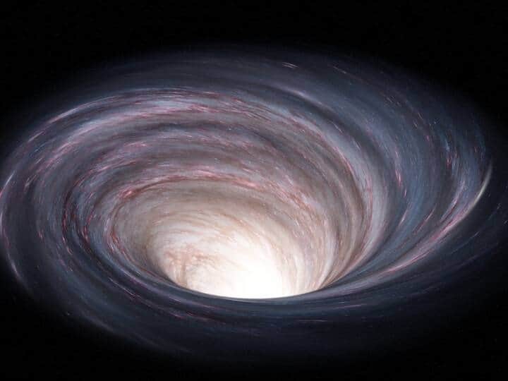 कृष्णविवर ही काही ताऱ्यांची अंतिम स्थिती असते. एका विशिष्ट वस्तुमानापेक्षा जास्त वस्तुमानाचे तारे त्यांच्या आयुष्याच्या शेवटी आकुंचन पावत कृष्णविवरात रूपांतरित होतात. अशा कृष्णविवरांजवळचे गुरुत्वाकर्षण इतके जास्त असते की प्रकाशदेखील त्यांपासुन सुटू शकत नाही आणि यामुळेच अशा ताऱ्यांना कृष्णविवर म्हणतात.