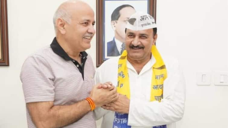 AAP councillor bawana ram chander rejoins arvind kejriwal came in my dream mistake to join bjp AAP Councillor Rejoins Party After Switching To BJP, Says 'Kejriwal Came In My Dream And...'