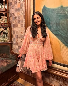 Riddhi Kumar: అందమైన తోటలో అప్పుడే పూసిన కొత్తపూవులా పూలటాప్ లో రిద్ధికుమార్!