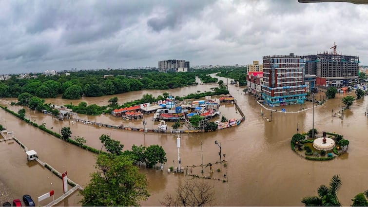 Gujarat Floods Red Alert IMD Vadodara Road Leading To Statue Of Unity Cracks Into Pieces Watch Gujarat Floods: 35 Dead As IMD Warns Of More Rains, Road To Statue Of Unity In 'Pieces' In Vadodara: Watch