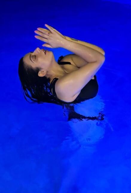 ਵਰਕਫਰੰਟ ਦੀ ਗੱਲ ਕਰਿਏ ਤਾਂ ਜੈਸਮੀਨ ਪੰਜਾਬੀ ਦੇ ਨਾਲ-ਨਾਲ ਬਾਲੀਵੁੱਡ ਫਿਲਮਾਂ ਵਿੱਚ ਵੀ ਗਾਉਂਦੇ ਹੋਏ ਨਜ਼ਰ ਆਉਂਦੀ ਹੈ। ਹਾਲ ਹੀ ਵਿੱਚ ਜੈਸਮੀਨ ਵੱਲੋਂ ਜਾਨ੍ਹਵੀ ਕਪੂਰ ਦੀ ਫਿਲਮ ਉਲਝ ਵਿੱਚ ਗੀਤ ਆਜਾ ਓਏ ਨੂੰ ਆਪਣੀ ਆਵਾਜ਼ ਦਿੱਤੀ ਗਈ। ਜਿਸ ਨੂੰ ਪ੍ਰਸ਼ੰਸਕਾਂ ਵੱਲੋਂ ਬੇਹੱਦ ਪਸੰਦ ਕੀਤਾ ਗਿਆ।