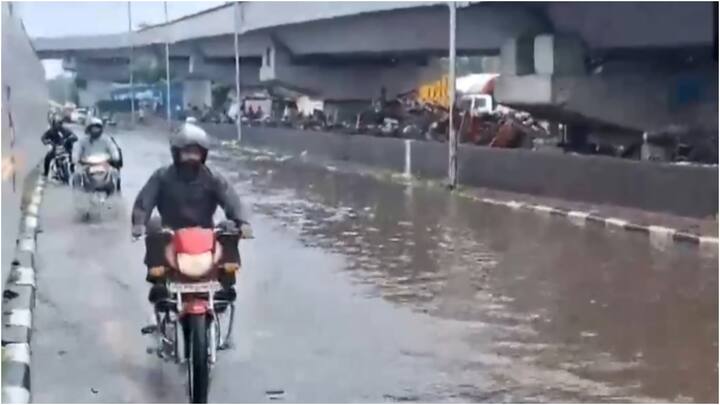 बारिश के कारण दिल्ली के निचले इलाकों में भी पानी घुस गया है. पूर्वी दिल्ली के गीता कॉलोनी में सड़कों पर हर तरफ पानी नजर आ रहा है और लोगों को आवाजाही में दिक्कतों का सामना करना पड़ रहा है.