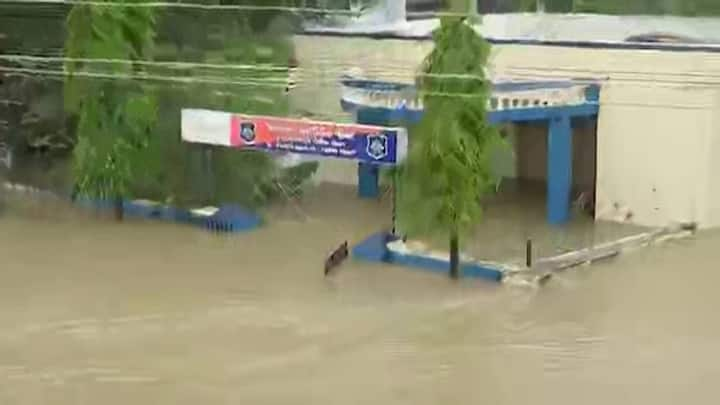 Guajarat Rain Photo: વરસાદ અને પૂરના પ્રકોપનો સામનો કરી રહેલા ગુજરાતને રાહત મળવાની આશા નથી, હવામાન વિભાગે વધુ ભારે વરસાદની આગાહી કરી છે.