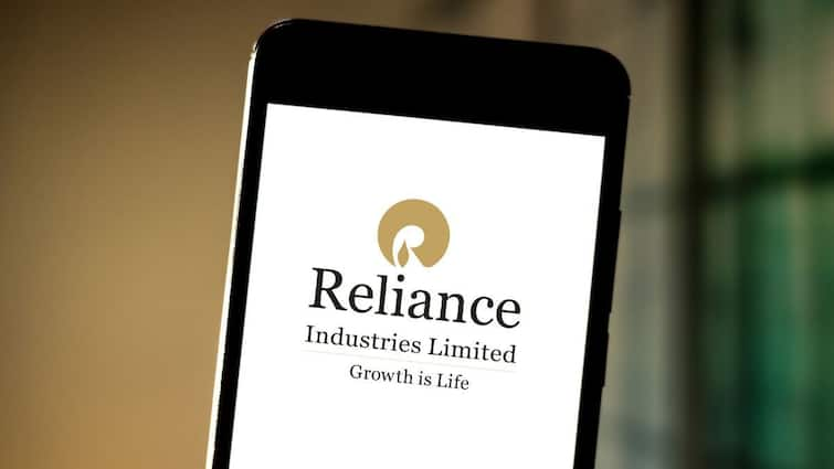 Reliance Industries Stock Surges 3% As Board Announces 1:1 Bonus Shares Reliance AGM Meet 2024 Mukesh Ambani Reliance Industries Shares Jump 1.50 Per Cent As Board Announces 1:1 Bonus Shares