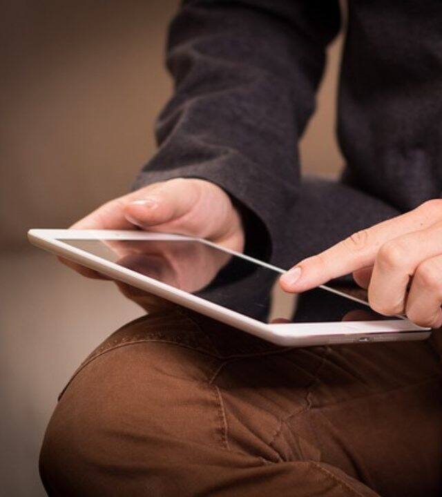 फ्रॅाड शख्स ने मैसेज के लास्ट में 'आईपैड से भेजा गया' लिखा, ताकि सह सच लगे.