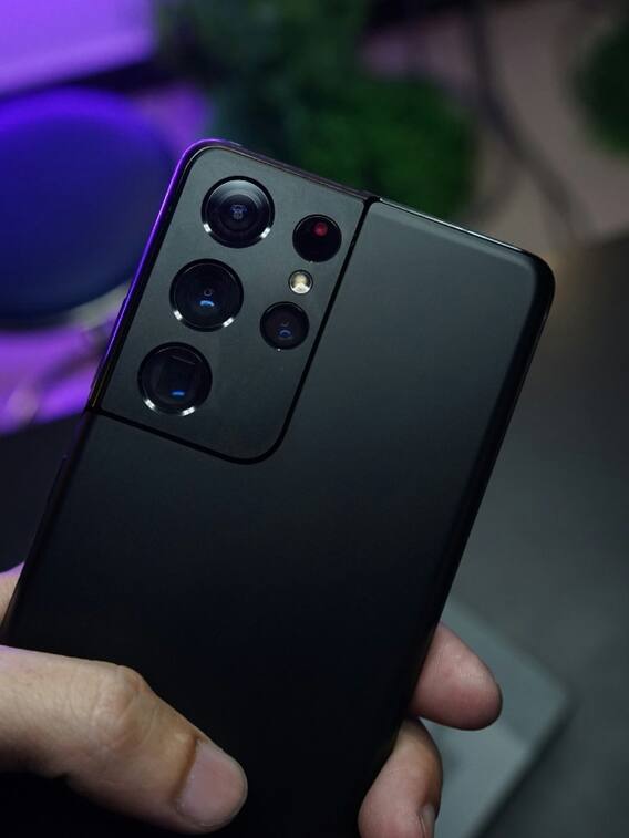 26 हजार रुपये से भी कम में मिल रहा Samsung Galaxy S21 FE, पहली बार हुआ इतना सस्ता