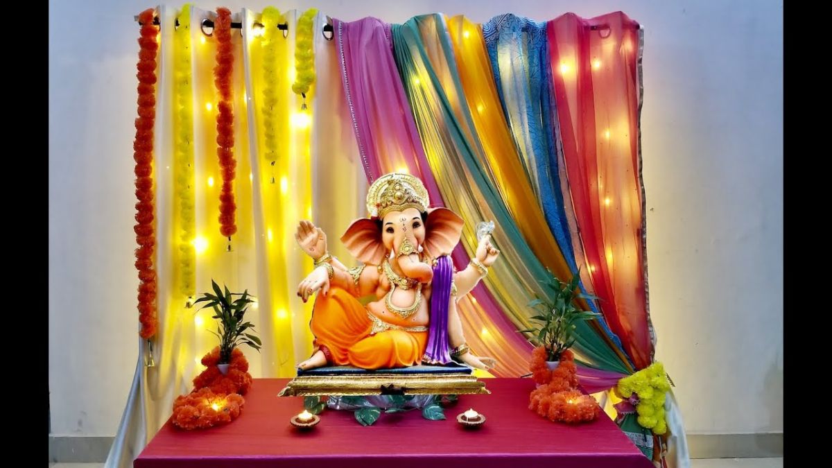 Ganesh Chaturthi 2024 : आतुरता तुमच्या आगमनाची! बाप्पाच्या प्रतिष्ठापनेसाठी करा 'अशी' फर्स्ट क्लास सजावट, प्रत्येकजण करेल कौतुक