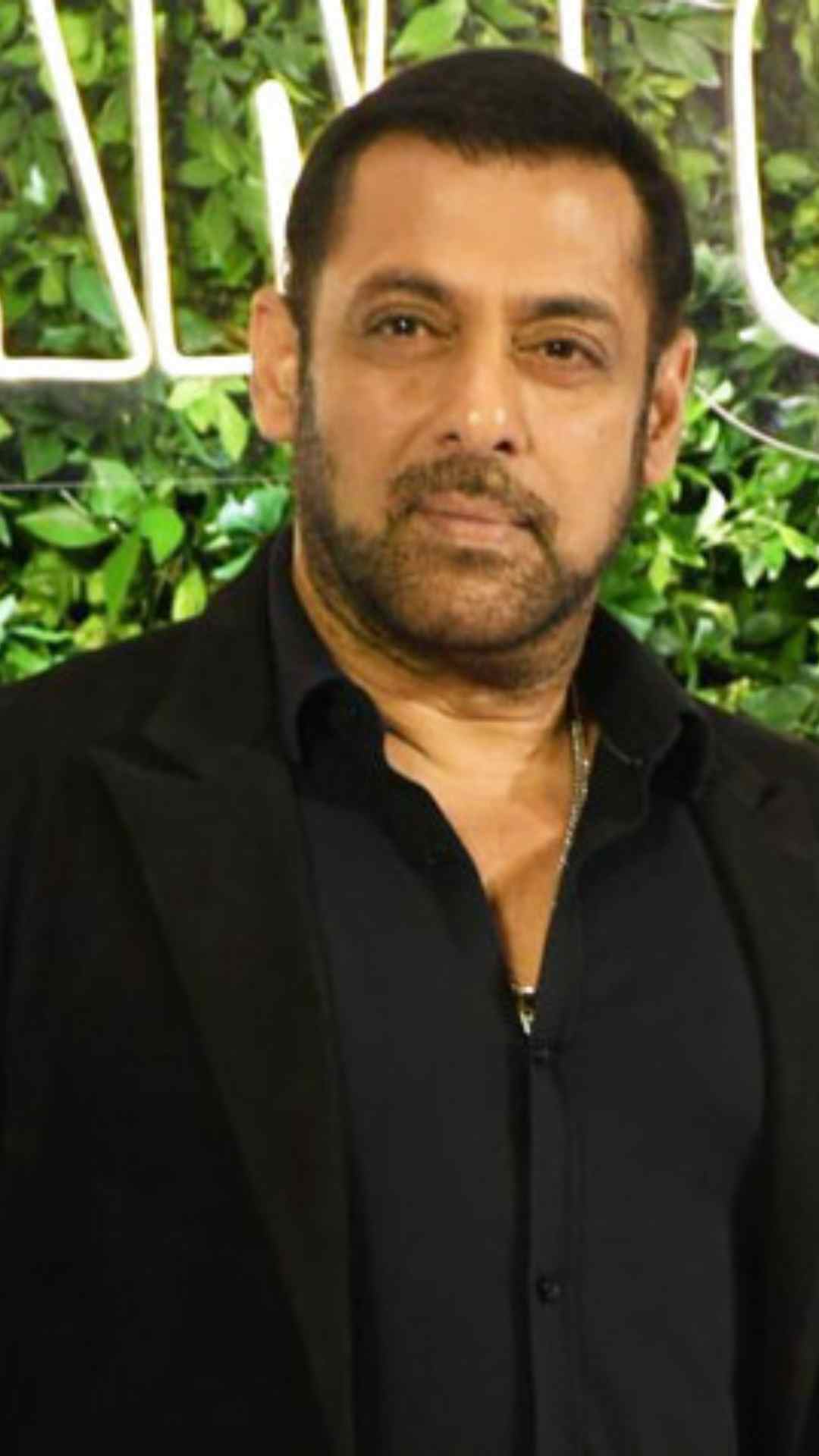 सलमान खान का एक वीडियो देख फैंस उनकी सेहत के लिए डर गए हैं