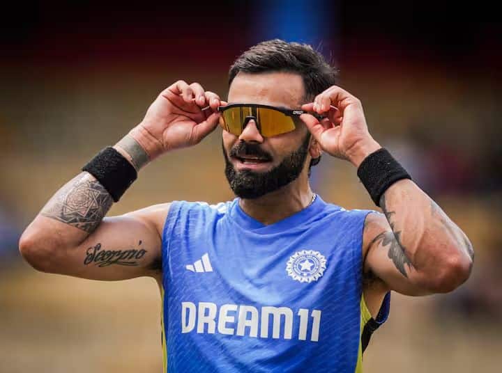 भारतीय क्रिकेटपटू मैदानावर खेळायला बाहेर पडले की, मोठ्या सुरक्षिततेने खेळतात. ते हातात ग्लोव्हज आणि पायात पॅड घातलेले दिसतात. तर फलंदाजी करताना डोक्यावर हेल्मेट घालतात. पण तुम्ही क्रिकेट खेळताना अनेक क्रिकेटपटूंना काळा चष्मा घातलेले पाहिले असेल.