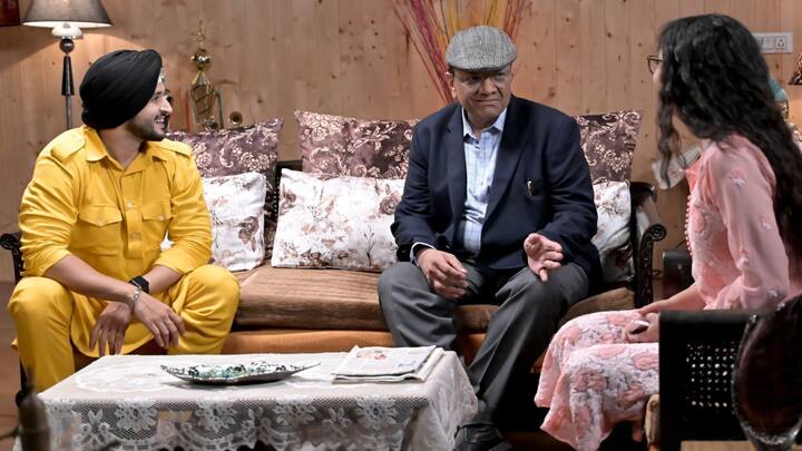 কিন্তু প্রেম ভালবাসা থেকে নিজেকে দ্রুত সরিয়ে নেয় কাব্য। কারণ ক্যান্সার তাঁর শরীরে বাসা বেঁধেছে। কোনও আনন্দের মোহে নিজেকে বাঁধতে চান না।