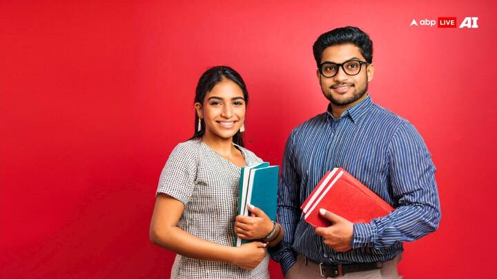 इस रिक्रूटमेंट ड्राइव के माध्यम से कुल 2424 पदों पर योग्य कैंडिडेट्स की नियुक्ति होगी. ऊपर बतायी गई वेबसाइट से इन पदों का डिटेल भी जान सकते हैं और आगे के अपडेट भी पता कर सकते हैं.