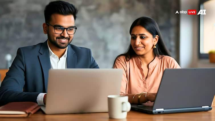 relationship tips want to impress your office colleague then do not make these mistakes Relationship Tips: ऑफिस कलीग को करना चाहते है इंप्रेस, तो भूलकर भी ना करें ये गलतियां