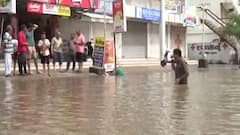 વડોદરા શહેર હજુ પણ જળમગ્ન, સેનાની ટીમે સંભાળ્યો મોરચો, હેલિકોપ્ટરથી પહોંચાડાયા ફૂડ પેકેટ