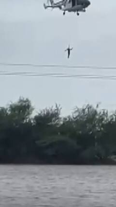 Gujarat Floods: बाढ़ में फंसे लोगों को हेलीकॉप्टर से किया रेस्क्यू | | ABP NEWS SHORTS